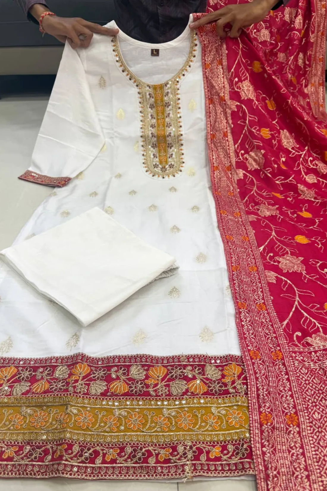 Elegant Off-White Kanjivaram Silk 3-Piece Suit Set with Embroidered Kurta & Zari Dupatta