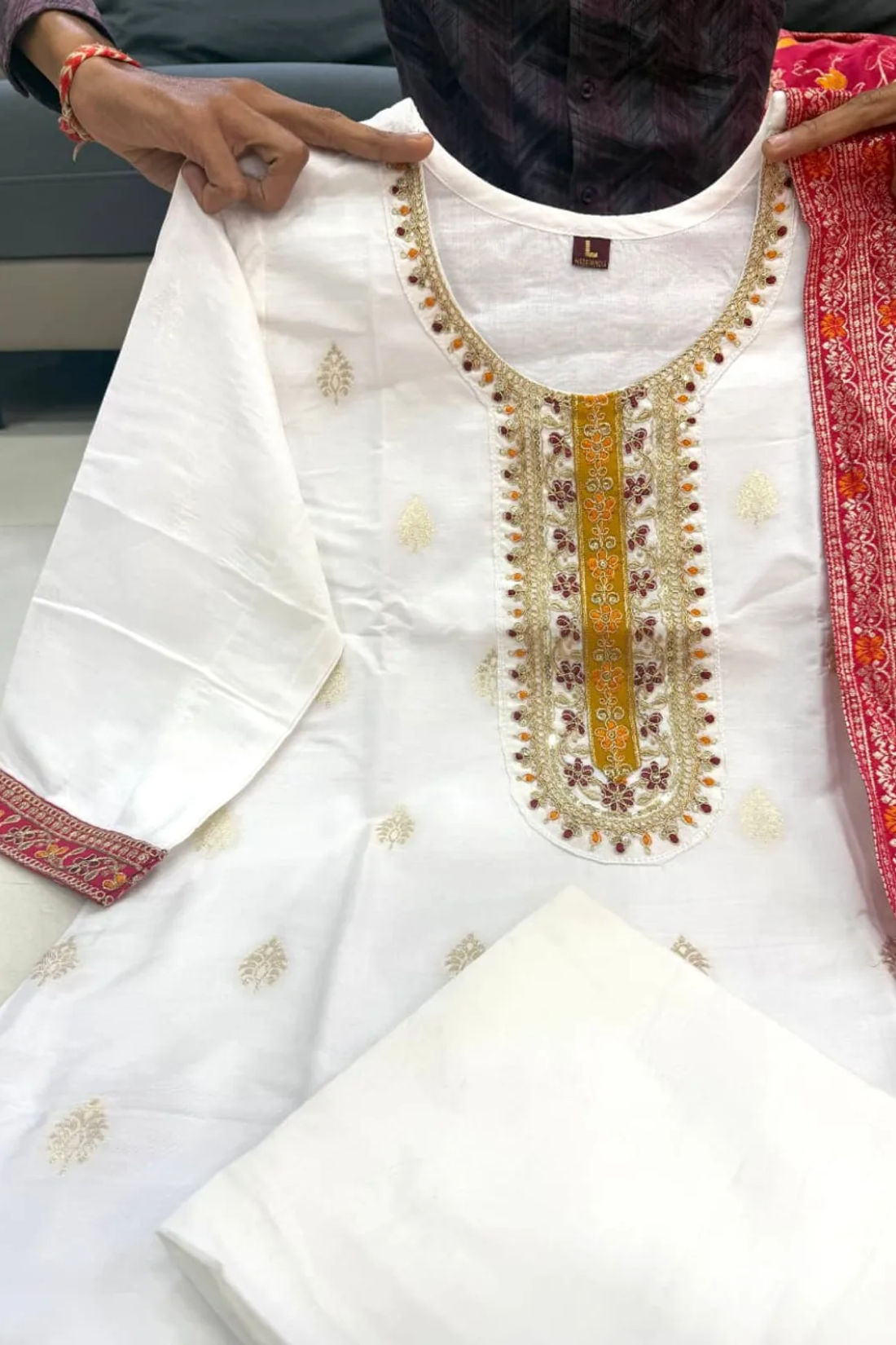 Elegant Off-White Kanjivaram Silk 3-Piece Suit Set with Embroidered Kurta & Zari Dupatta